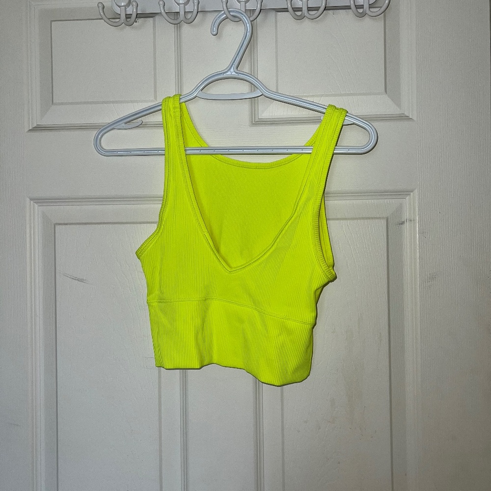 lululemon highlight yellow power pivot tank cropped, size 4